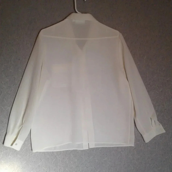 Women's Creamy White Polyester Embroidered  Blouse. Size 12 - Picture 2 of 8